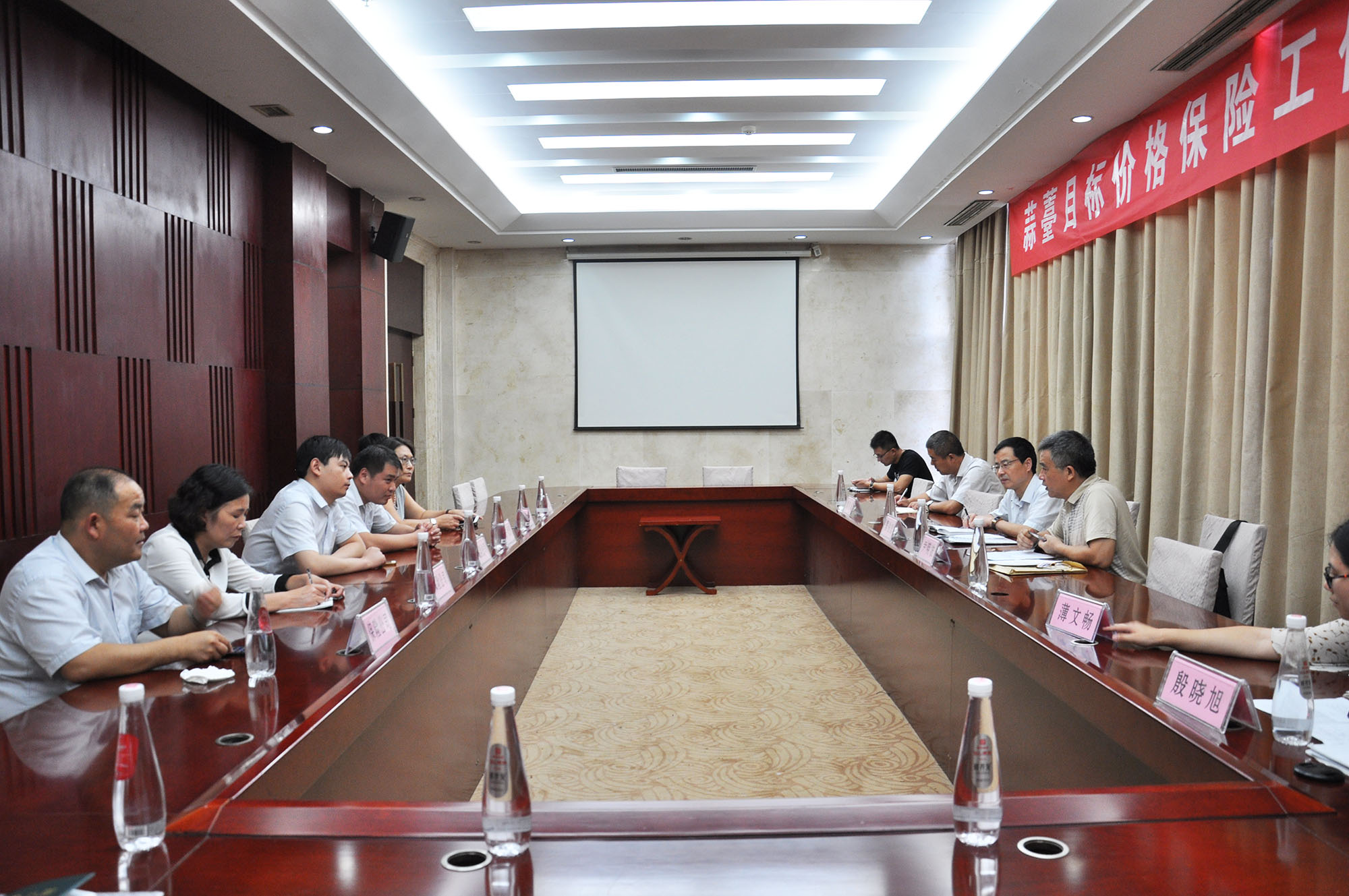 座谈会.jpg